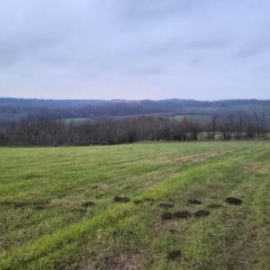 plac okružen zelenilom pogled na kosmaj i bukulju