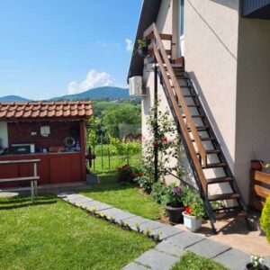 kuća vikendica u Sopotu sa izuzetnim pogledom na Kosmaj